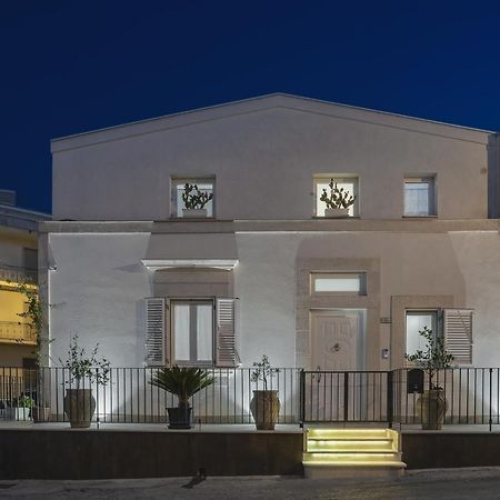 Casa Vacanze "Oceano Mare" Поццалло Екстер'єр фото