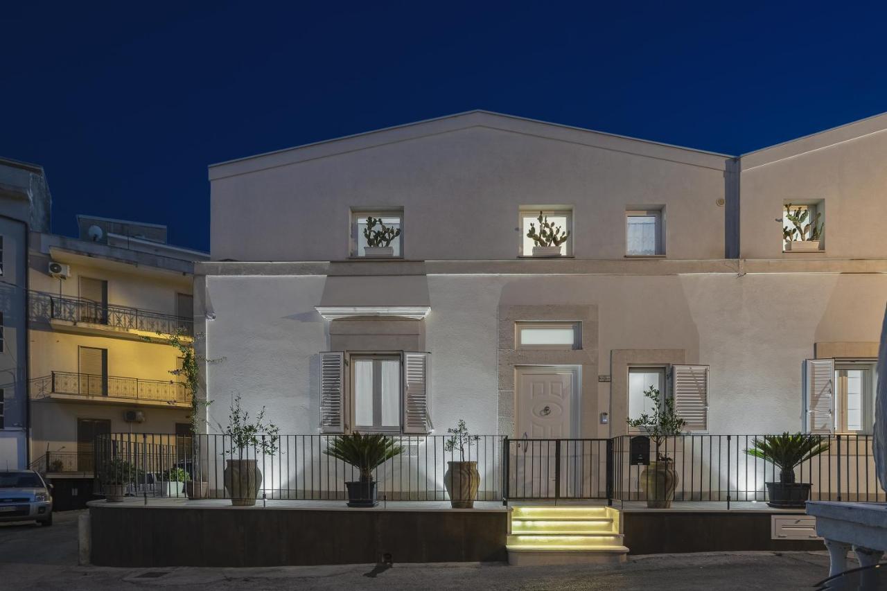 Casa Vacanze "Oceano Mare" Поццалло Екстер'єр фото