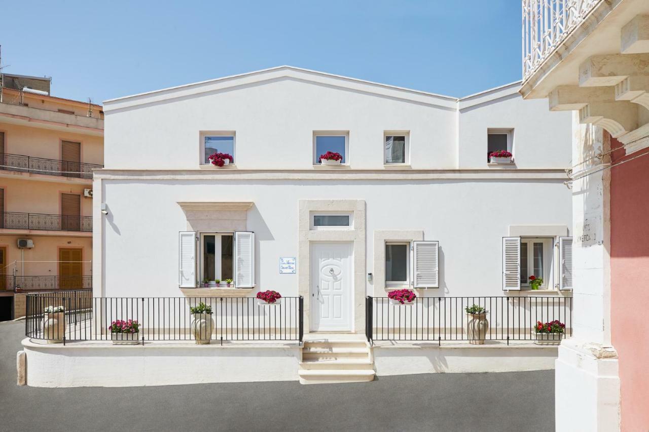 Casa Vacanze "Oceano Mare" Поццалло Екстер'єр фото
